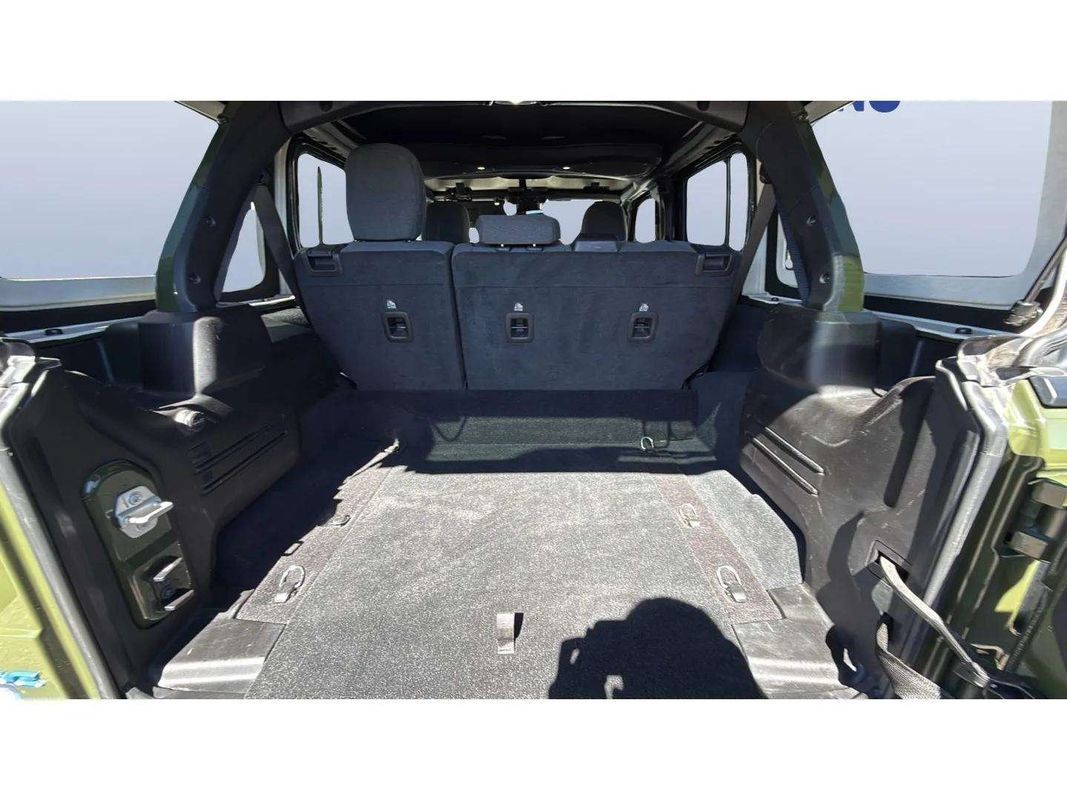 Used 2024 Jeep Wrangler Unlimited AWD/4WD image 13