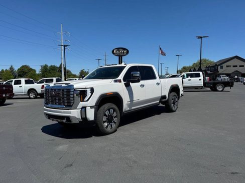 Used 2025 GMC Sierra 3500 Denali w/ Denali Reserve Package AWD/4WD image 3