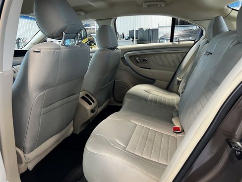 Used 2015 Ford Taurus SE image 15