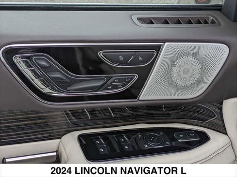 Used 2024 Lincoln Navigator L Black Label image 11