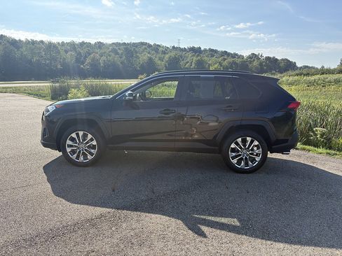 Used 2021 Toyota RAV4 XLE Premium AWD/4WD image 2