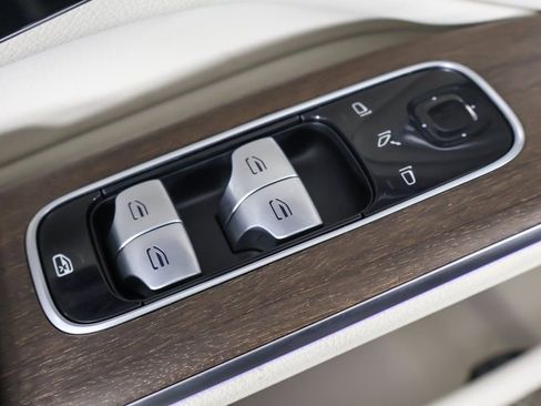 Used 2023 Mercedes-Benz EQS 580 4MATIC Sedan image 43