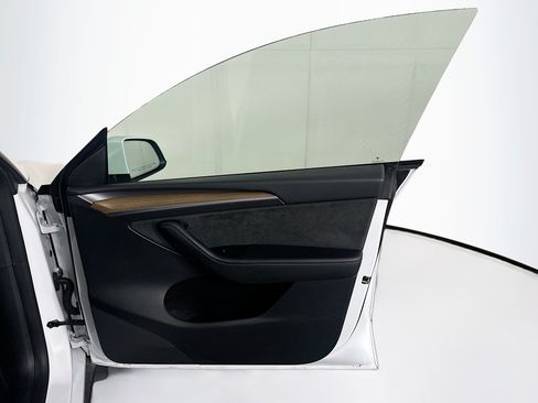 Used 2023 Tesla Model Y AWD image 31