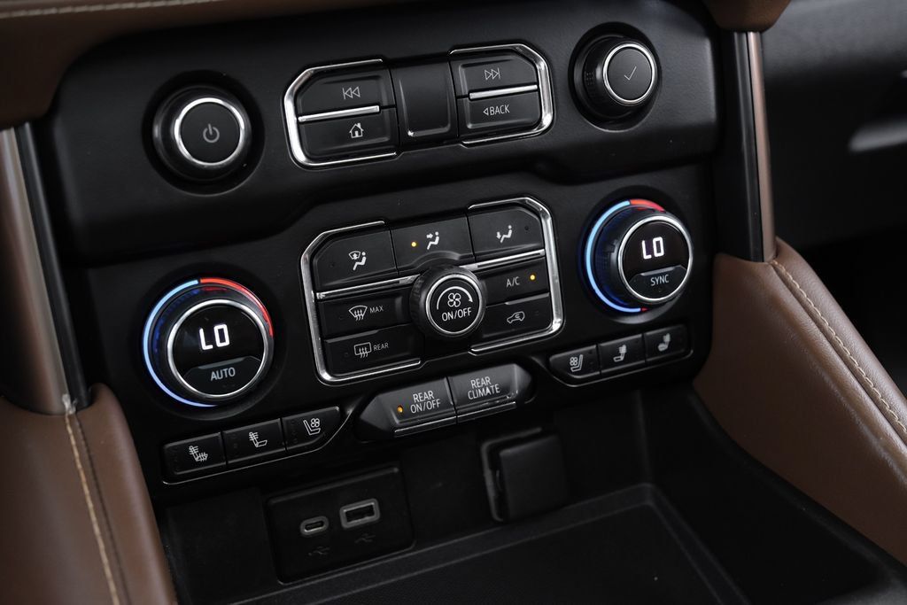 Used 2021 Chevrolet Suburban High Country RWD image 26