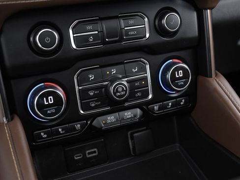 Used 2021 Chevrolet Suburban High Country RWD image 26