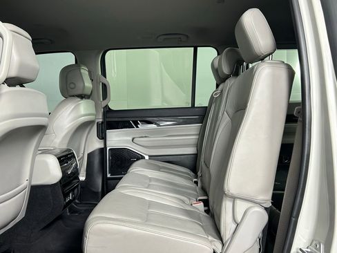 Used 2022 Jeep Wagoneer Series III image 19