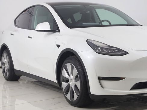 Used 2021 Tesla Model Y Long Range image 38