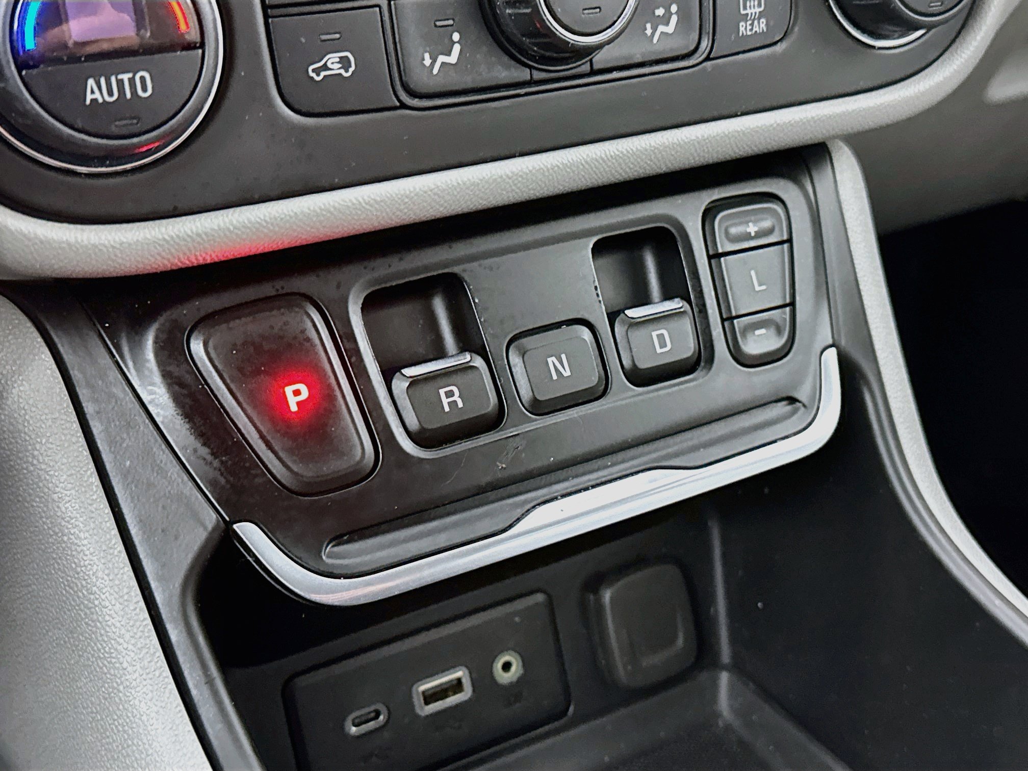 Used 2020 GMC Terrain SLE w/ Driver Convenience Package AWD/4WD image 16