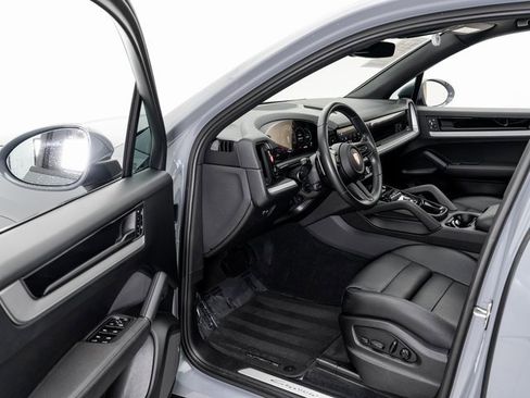 Used 2024 Porsche Cayenne image 7