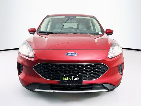 Used 2020 Ford Escape SE image 2