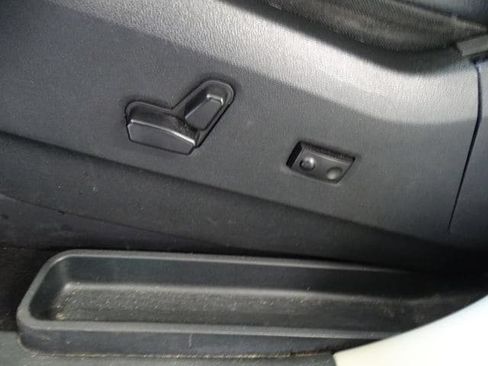 Used 2013 Chrysler Town & Country Touring FWD image 3