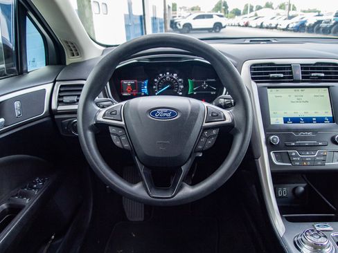 Used 2020 Ford Fusion SE FWD image 21