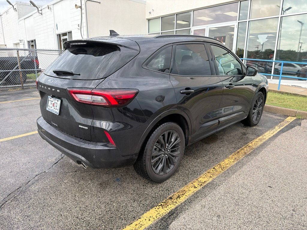 Used 2023 Ford Escape ST-Line Elite AWD/4WD image 3