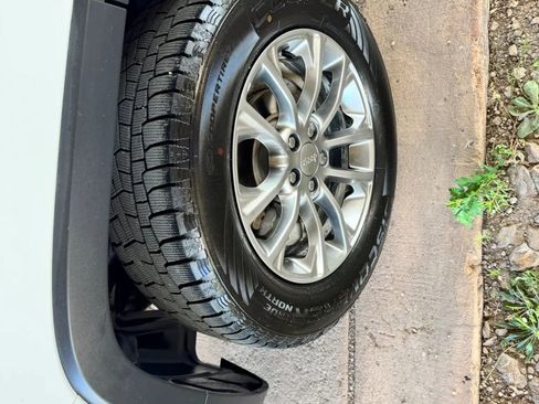 Used 2019 Jeep Cherokee Latitude Plus FWD image 28
