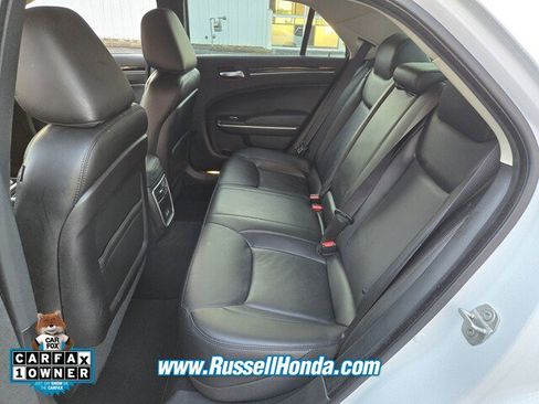 Used 2023 Chrysler 300 Touring L image 9