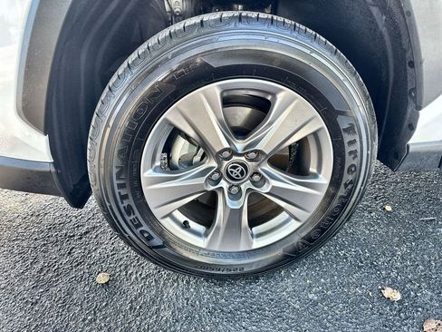 Used 2025 Toyota RAV4 XLE image 19