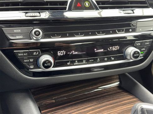 Used 2022 BMW 530i w/ Convenience Package image 32