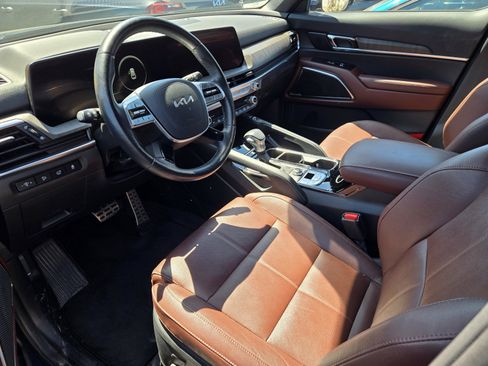 Used 2025 Kia Telluride SX w/ SX Captain's Chair Package AWD/4WD image 3