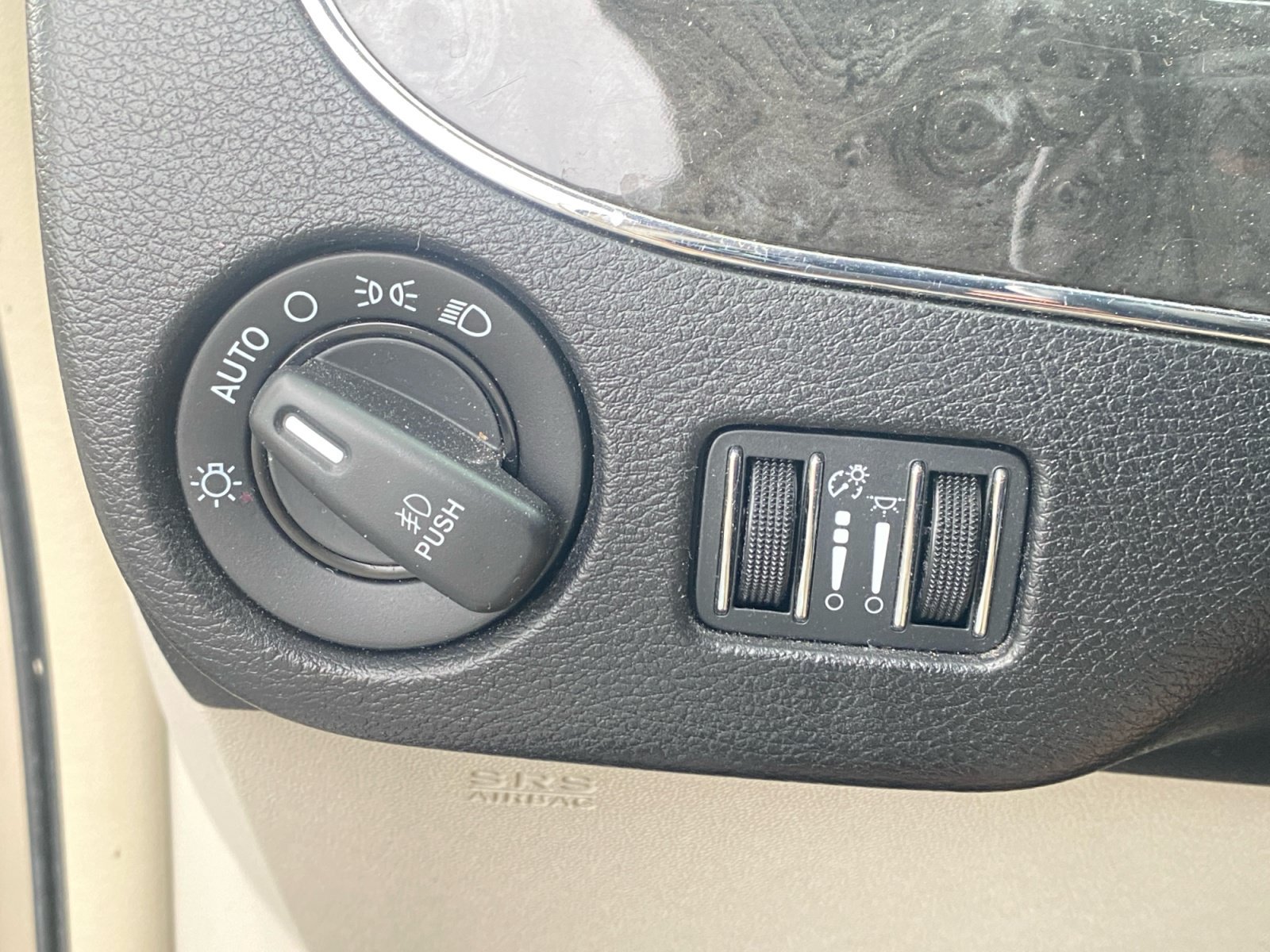 Used 2016 Chrysler Town & Country Touring FWD image 20