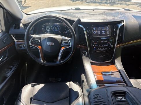 Used 2018 Cadillac Escalade ESV Premium Luxury AWD/4WD image 25