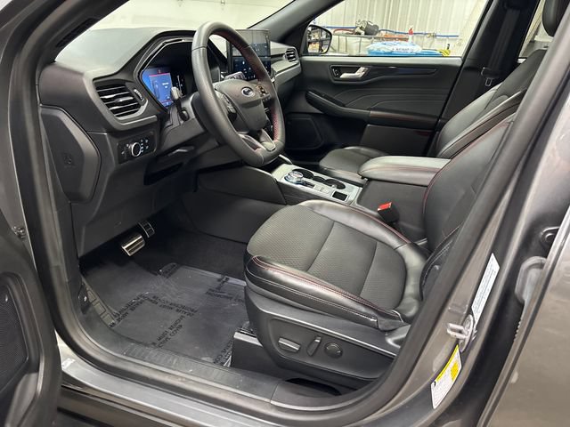 Used 2024 Ford Escape ST-Line w/ Tech Pack #1 AWD/4WD image 12