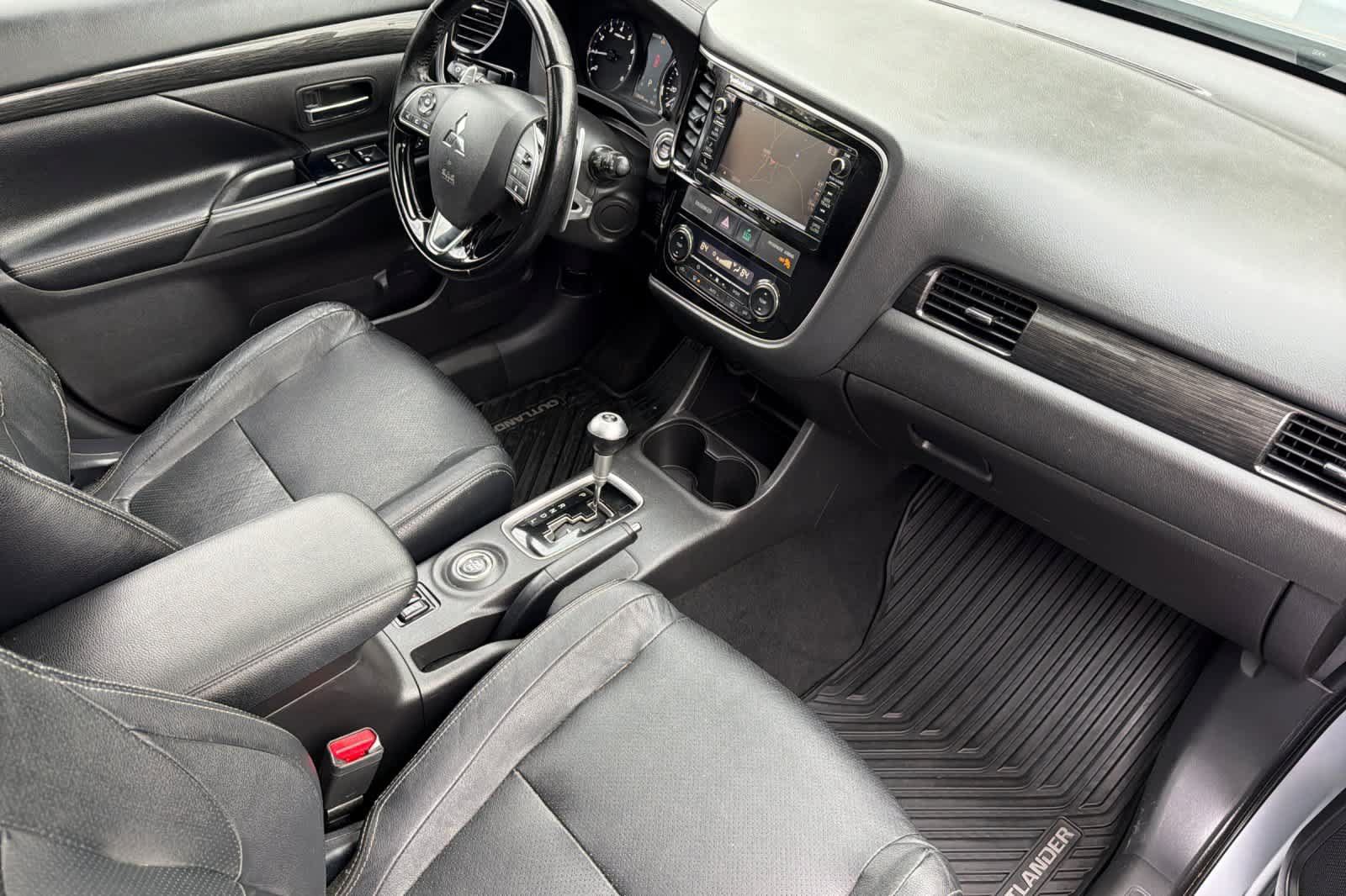 Used 2016 Mitsubishi Outlander GT AWD/4WD image 19