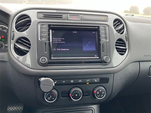 Used 2016 Volkswagen Tiguan SE image 21
