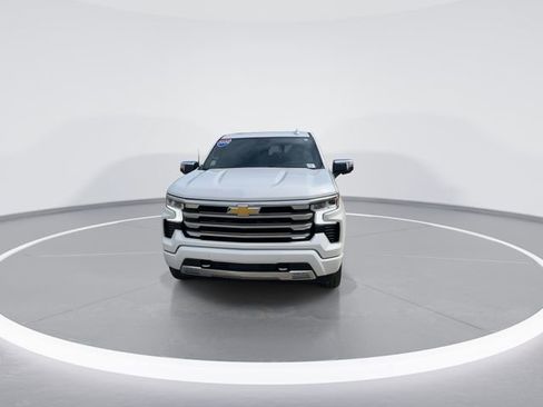 Used 2024 Chevrolet Silverado 1500 High Country w/ High Country Premium Package AWD/4WD image 2
