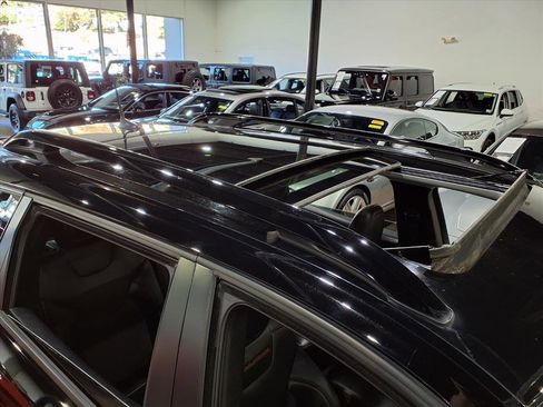 Certified 2022 Jeep Cherokee Trailhawk w/ Sun, Sound & Nav Group image 20