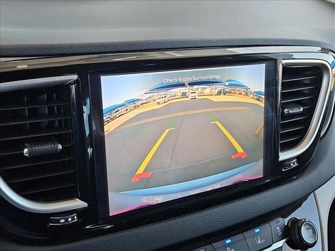 Used 2023 Chrysler Pacifica Touring-L FWD image 26