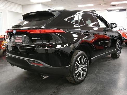 Used 2022 Toyota Venza LE image 7