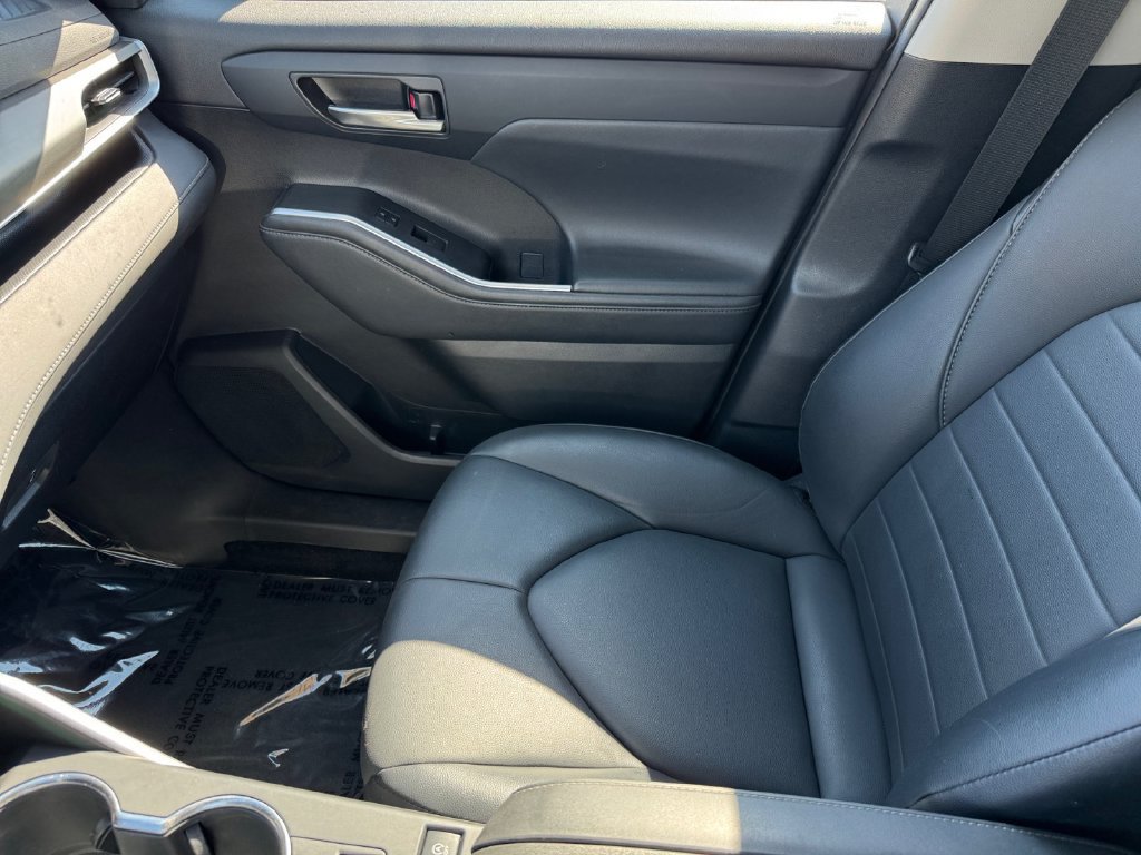 Certified 2021 Toyota Highlander XLE AWD/4WD image 30