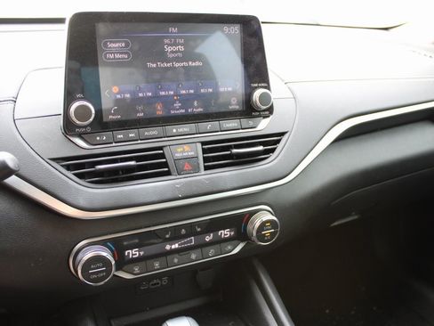 Used 2019 Nissan Altima 2.5 SV image 7