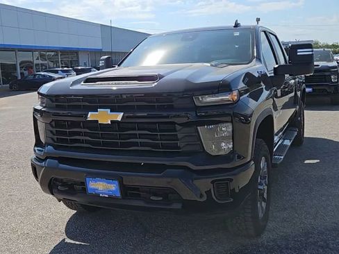 Used 2025 Chevrolet Silverado 2500 Custom w/ Custom Convenience Package AWD/4WD image 3