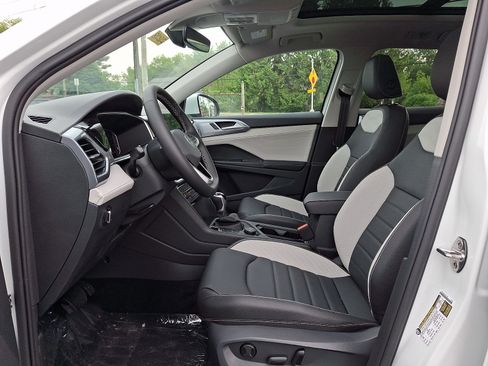 New 2026 Volkswagen Taos SEL AWD/4WD image 8