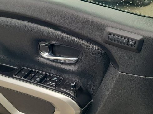 Used 2019 Nissan Titan PRO-4X w/ Pro-4x Convenience Package AWD/4WD image 21