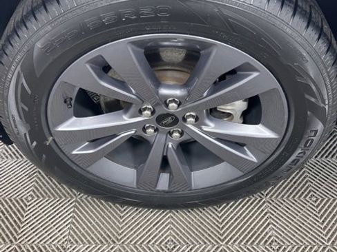 Used 2023 Ford Explorer XLT w/ Equipment Group 202A image 7