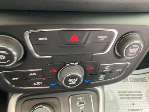 Used 2019 Jeep Compass Latitude AWD/4WD image 27