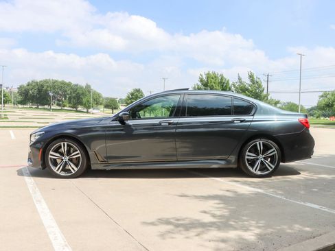Used 2019 BMW 750i w/ Executive Package RWD image 4