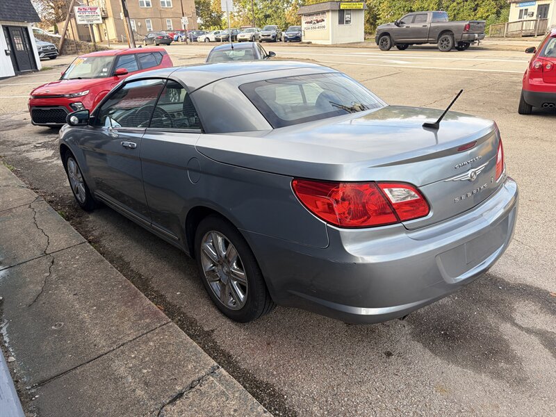 Used 2010 Chrysler Sebring Limited FWD image 6