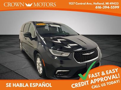 Used 2023 Chrysler Pacifica Touring-L