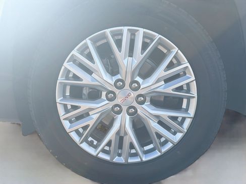 Used 2024 GMC Acadia Elevation AWD/4WD image 11