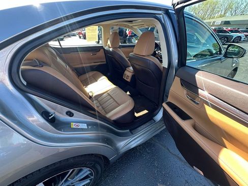 Used 2016 Lexus ES 350 w/ Luxury Package w/Wood Trim FWD image 6