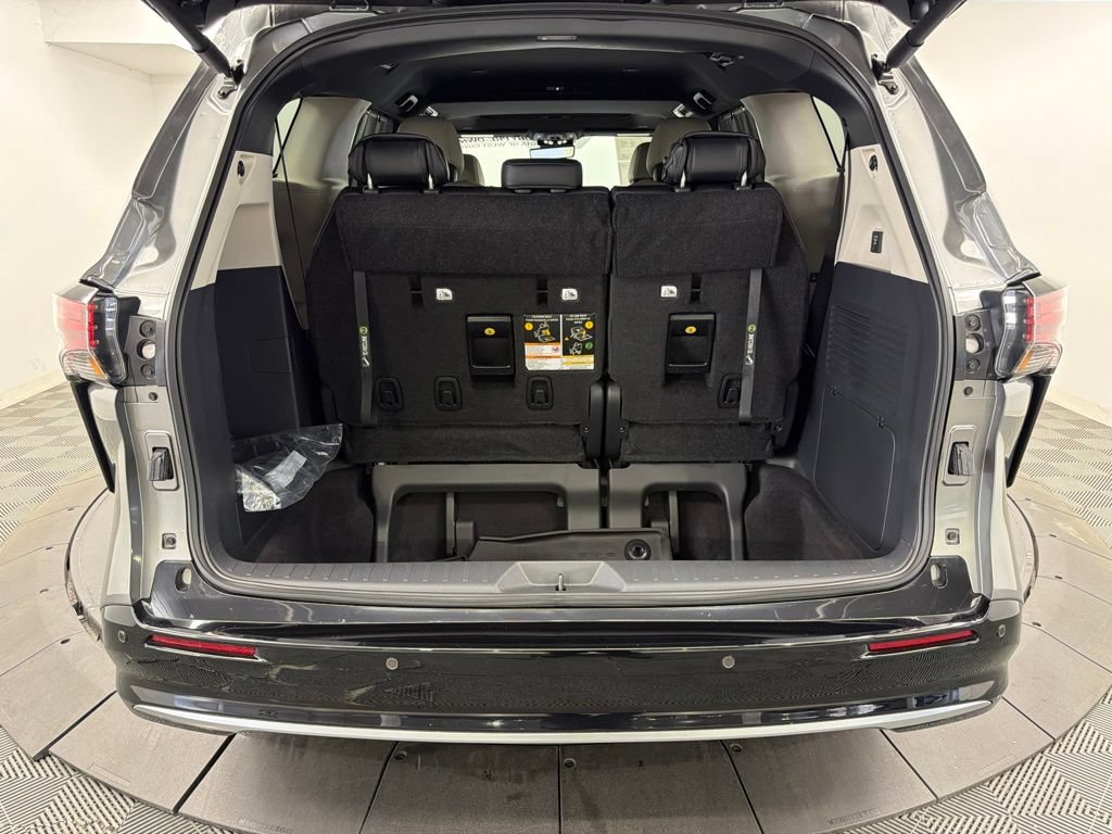 Used 2026 Toyota Sienna Limited FWD image 15