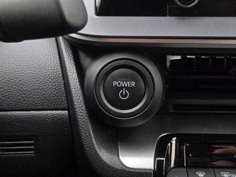 Certified 2024 Toyota Prius LE image 20