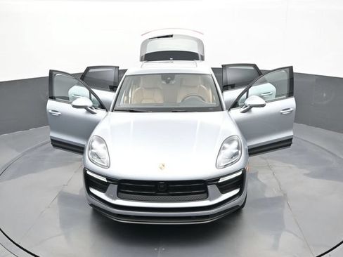 Certified 2022 Porsche Macan AWD/4WD image 32