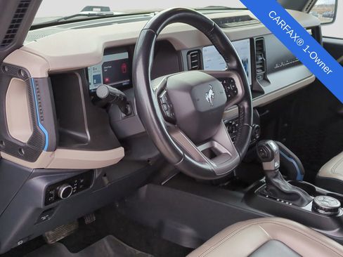 Used 2023 Ford Bronco Wildtrak image 2