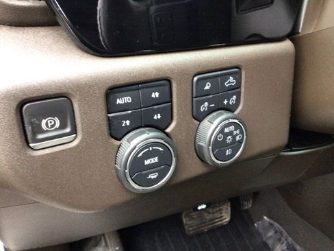 Used 2022 Chevrolet Silverado 1500 LTZ image 18