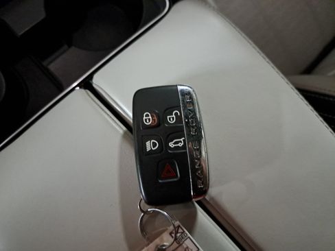 Used 2018 Land Rover Range Rover Velar R-Dynamic HSE AWD/4WD image 37