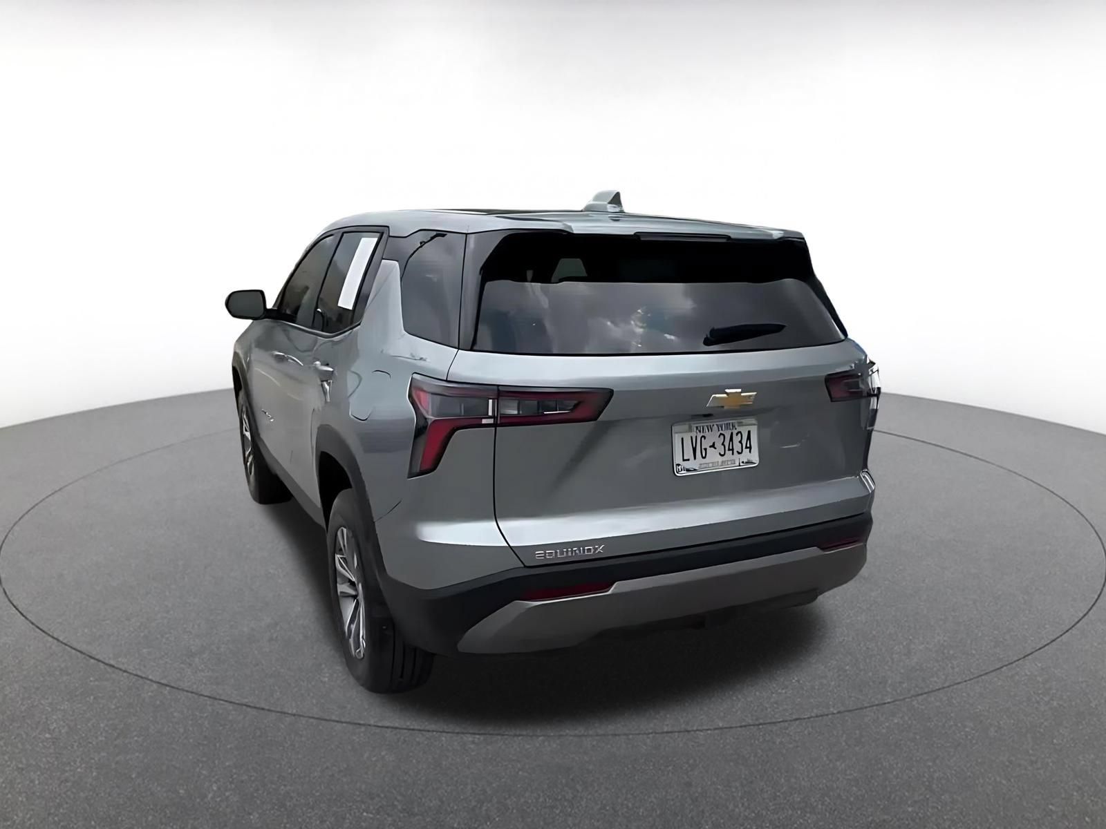 Used 2025 Chevrolet Equinox LT FWD image 10